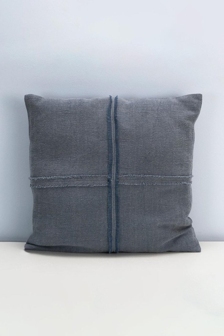 Декоративная подушка темно-синяя 50*50 Vita Sapphire, хлопок