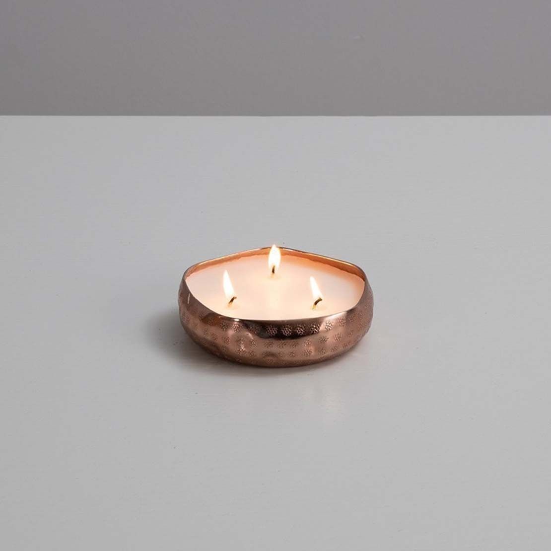 Декоративна свічка ароматична OUD & AMBER Rose Gold Tray маленька