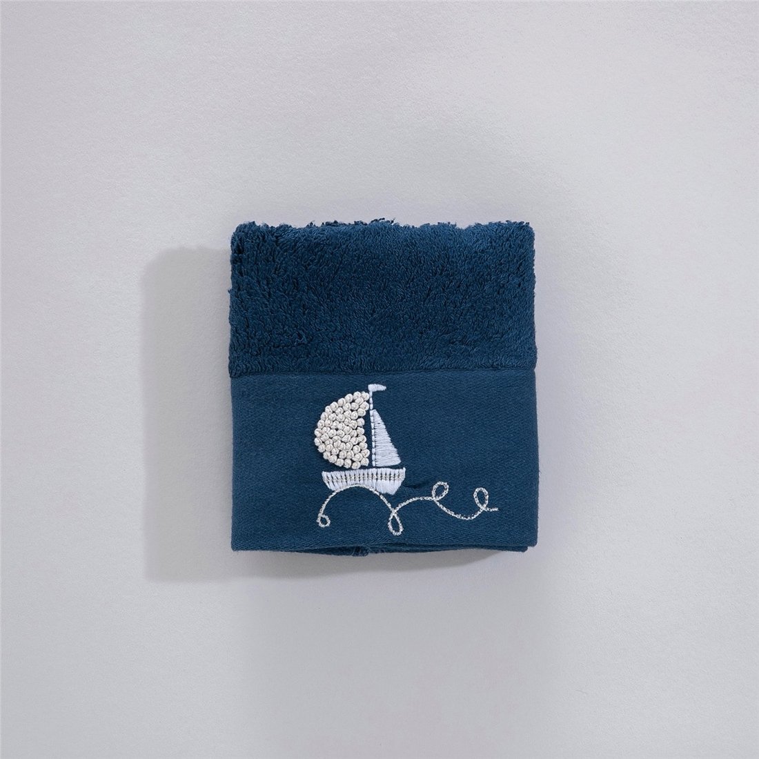 Полотенце банное Сasta cинее с вышивкой ручной работы в ассортименте