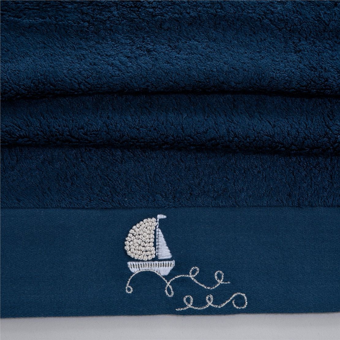 Рушник банний Сasta синій з вишивкою ручної роботи в ассортименті