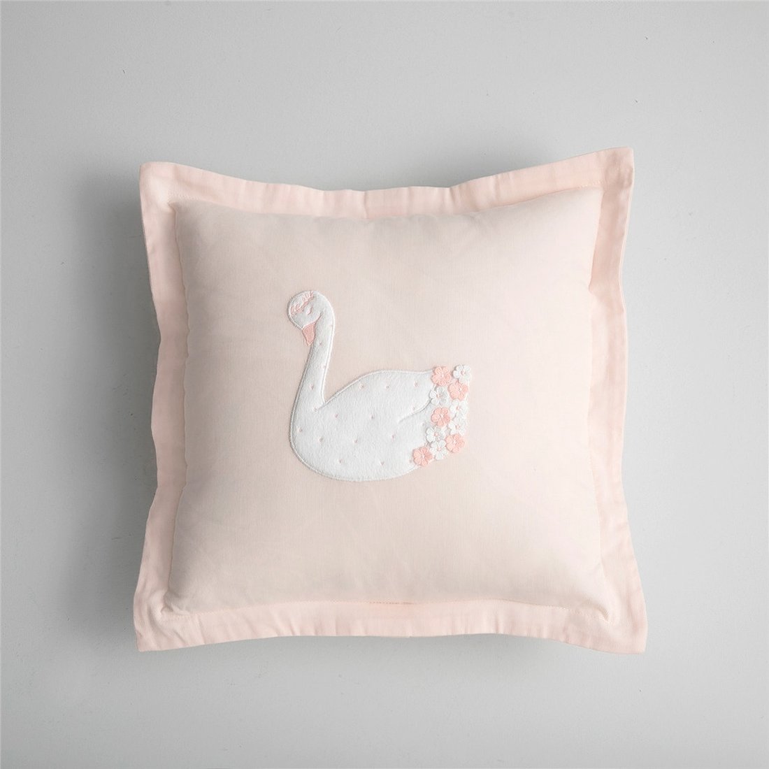 Декоративная подушка детская 3D аппликация 40*40 Swan розовая