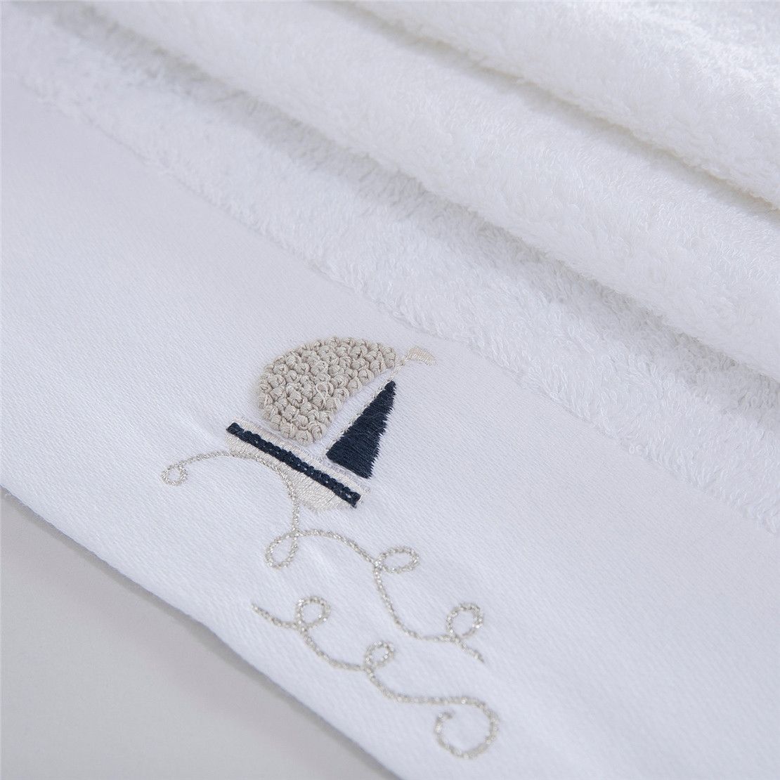 Полотенце для лица Сasta белое с вышивкой ручной работы