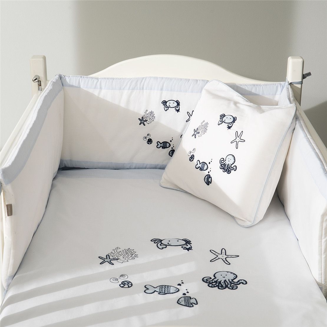 Декоративная подушка детская 3D аппликация 40*40 Marine голубая