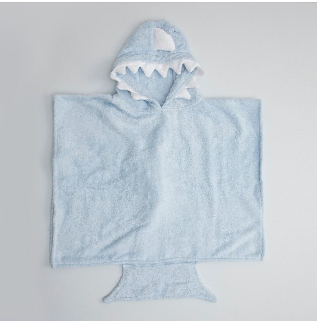 Махрове дитяче пончо Shark блакитне від 1 до 8 років