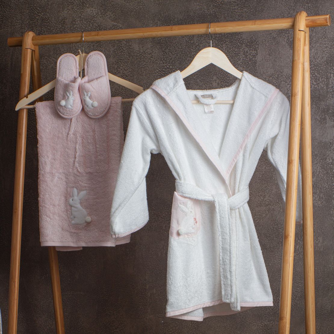 Дитячий халат для дівчинки Rosa, c 3D Кроликом і ручною вишивкою, білий