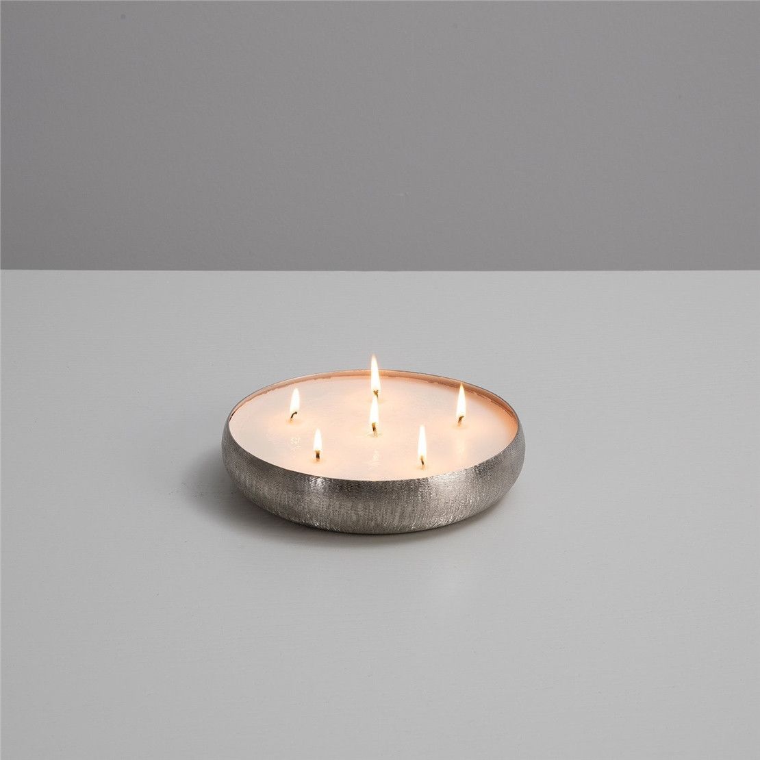 Ароматическая декоративная свеча Black Fig Silver Tray L