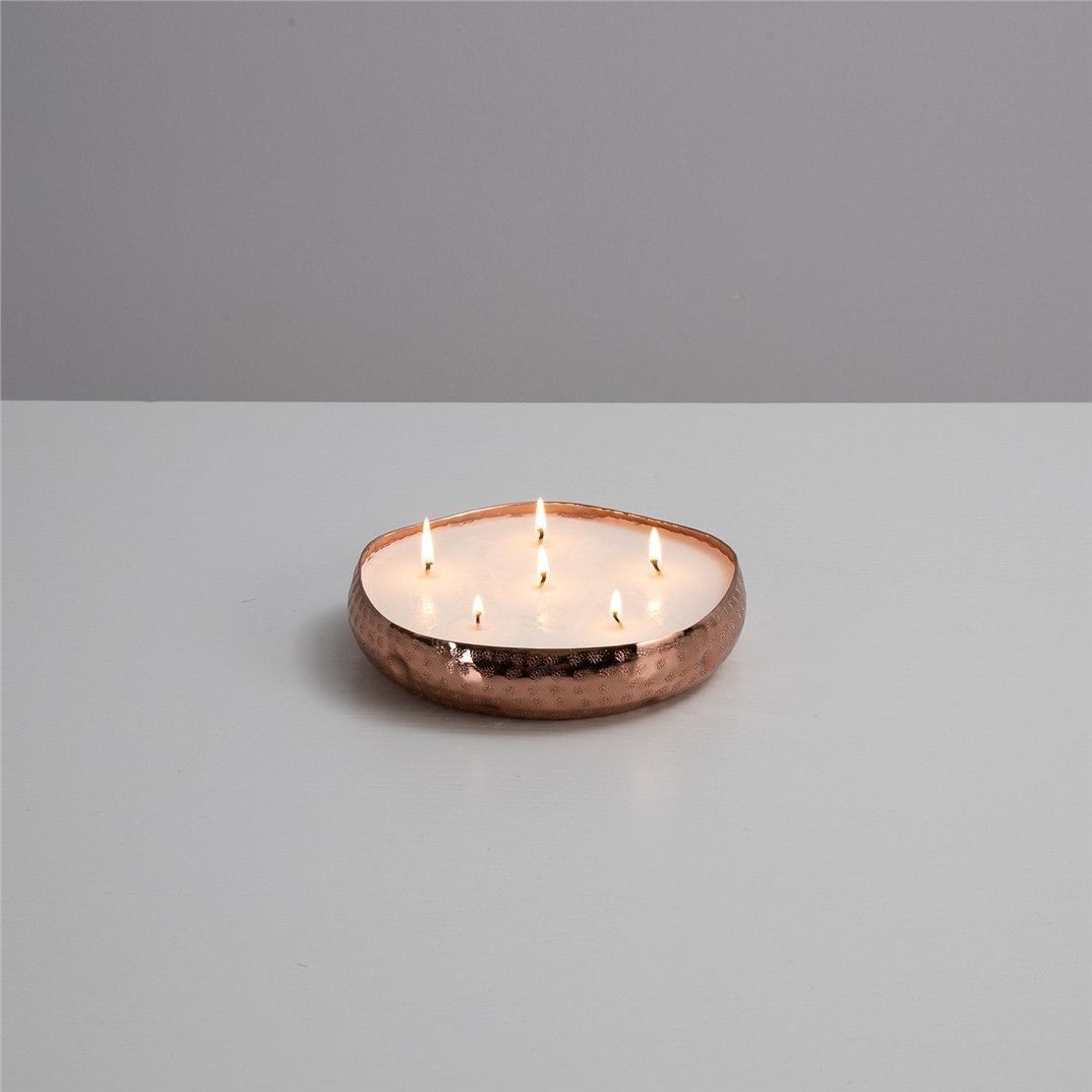 Декоративна свічка ароматична OUD & AMBER Rose Gold Tray середня