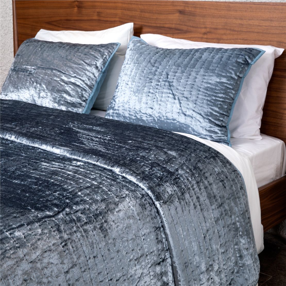 Изысканное Luxury покрывало CLARA на кровать с наволочками 240X260 голубое