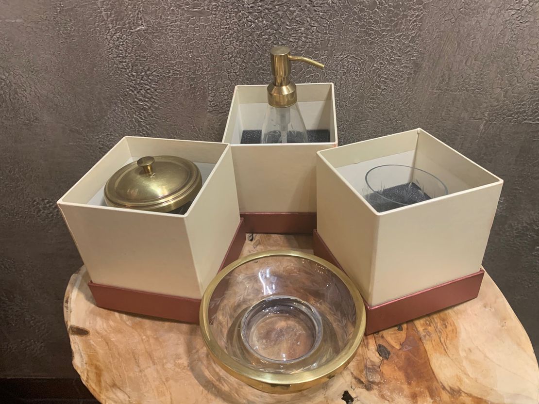 Набір аксесуарів для ванної Wes із скла та алюмінію, 4 предмета, золото