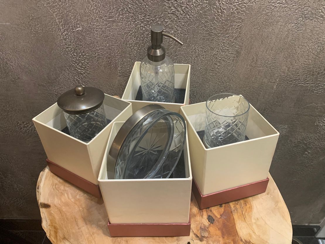 Набір аксесуарів для ванної Gabriel з скла і алюмінію, 4 предмета, антрацит