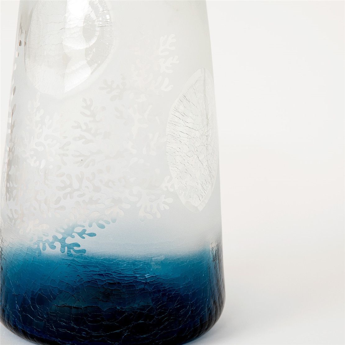 Розкішна матова ваза BILBAO із товстого скла з морською абстракцією блакитного кольору 18*14*39 см.