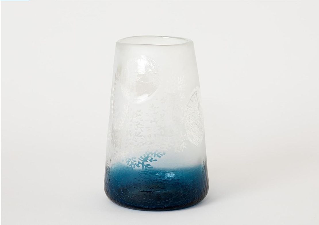 Роскошная матовая ваза BILBAO из толстого стекла с морской абстракцией голубого цвета 20*14*31 см