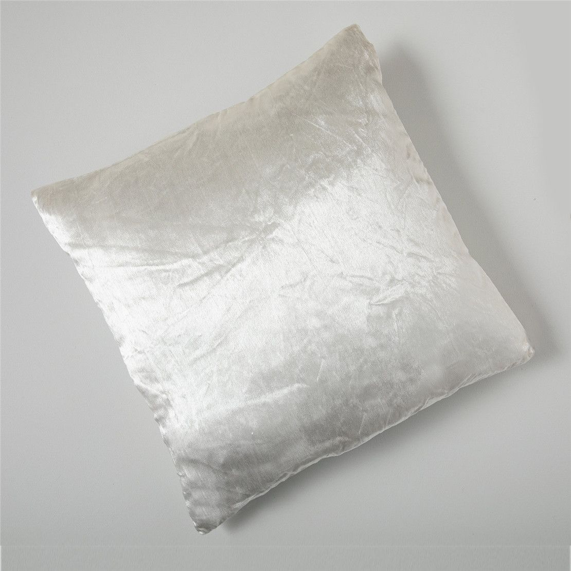 Декоративна подушка велюрова біла перламутр 45*45 Roin