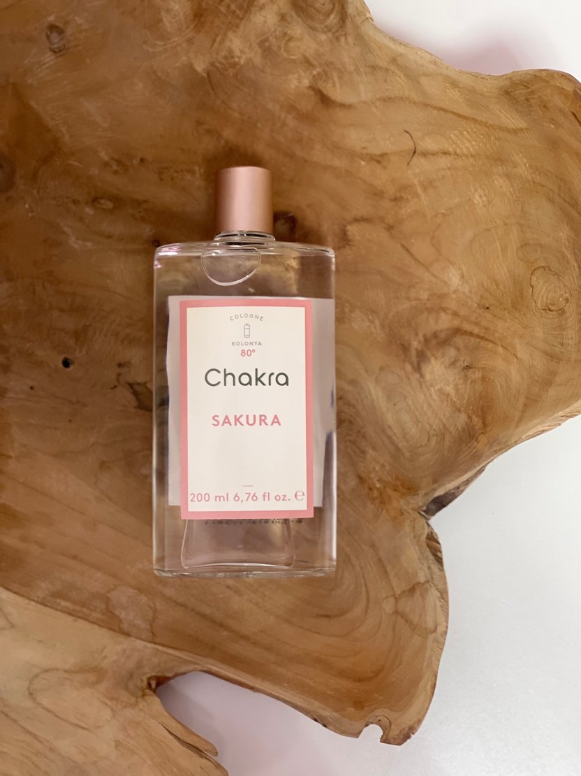 Санитайзер для рук ароматизированный 80% спирта Sakura