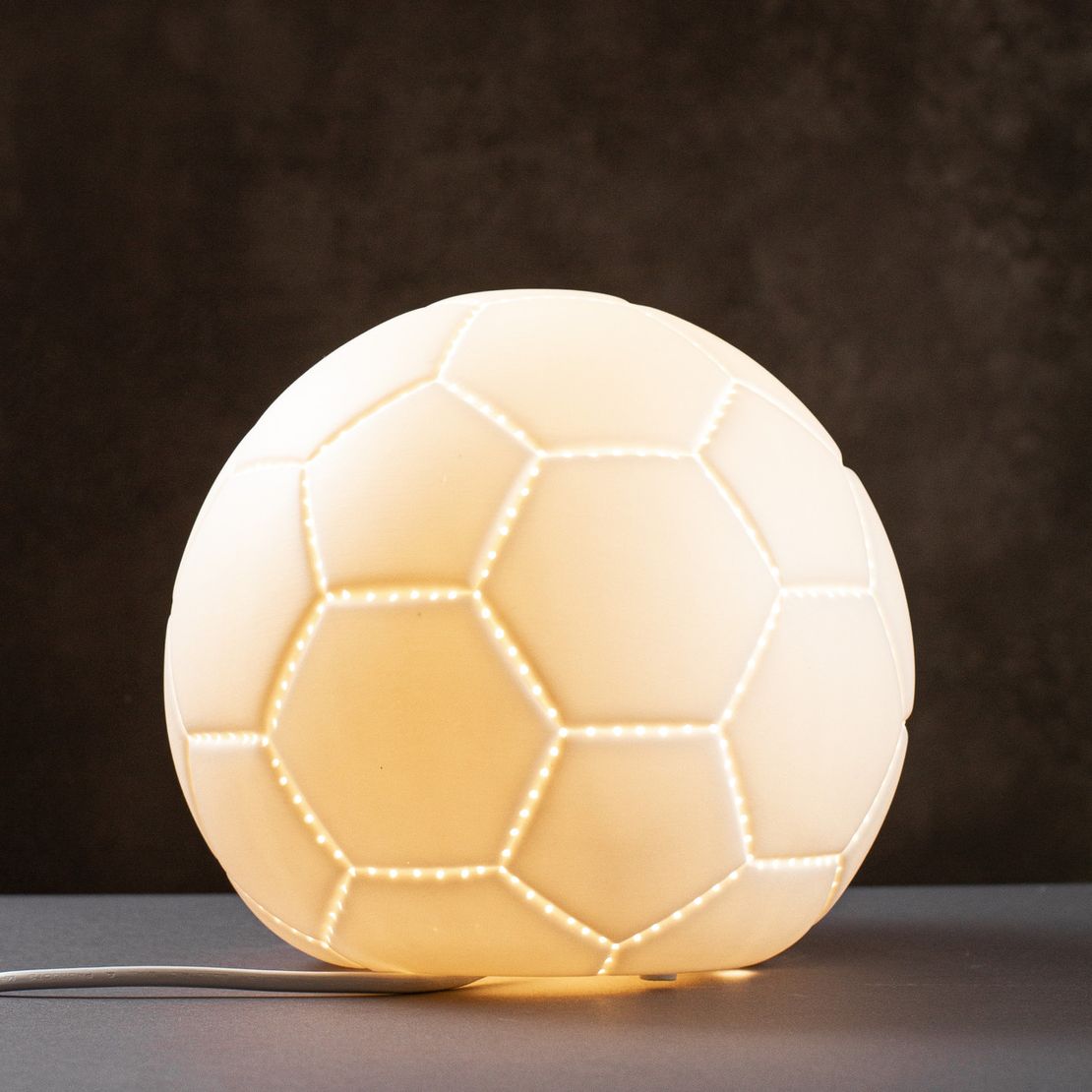 Настільна порцелянова лампа-нічник "Футбольний м'яч", ручна робота, з регулюванням кольору освітлення 16 кольорів!