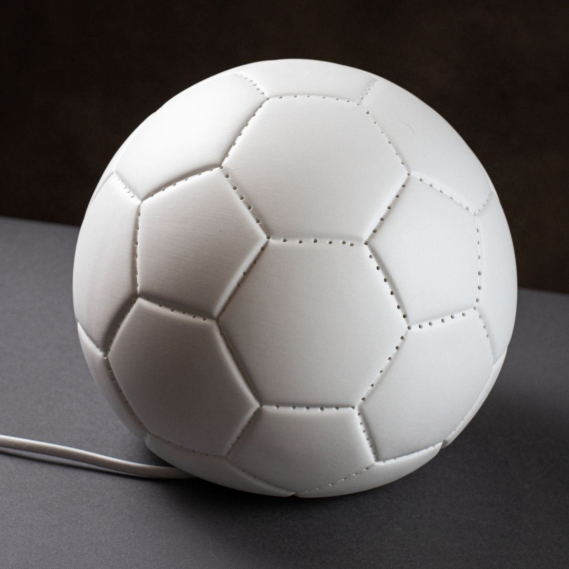 Настільна порцелянова лампа-нічник "Футбольний м'яч", ручна робота, з регулюванням кольору освітлення 16 кольорів!