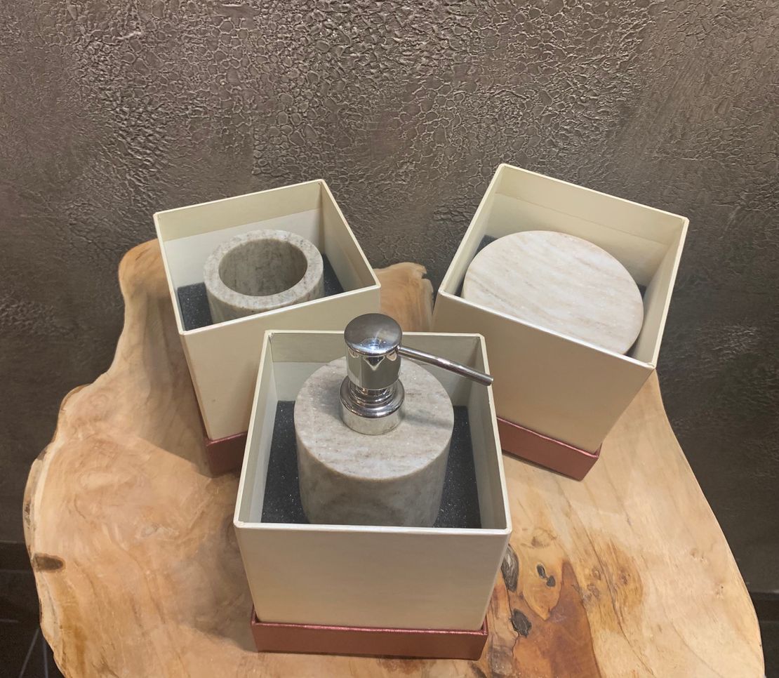 Набір аксесуарів з натурального мармуру для ванної Ossandra, 3 предмета, бежевий