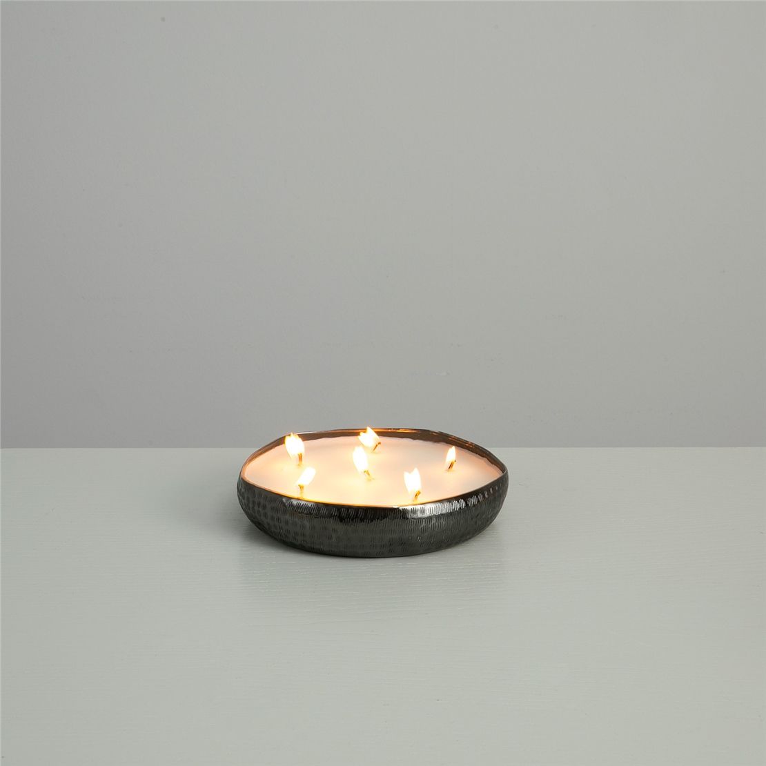 Декоративна свічка ароматична AMBER PATCHOULI Gunmetal Tray S