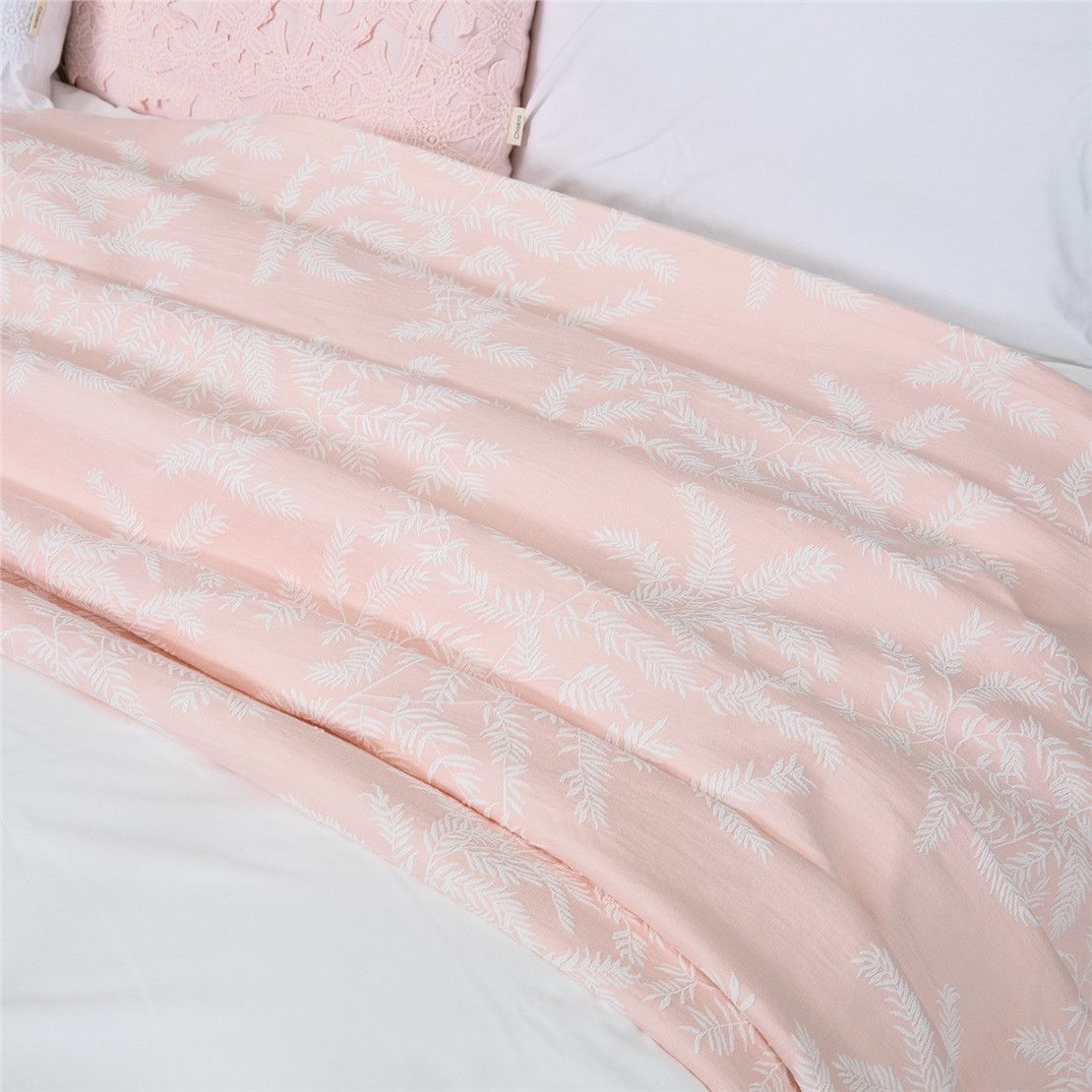 Покривало на ліжко рожеве з білим візерунком гілочки BAHA Бавовна 280x260 см
